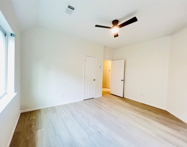 2606 Atwood Glen Lane - Photo Thumbnail 38