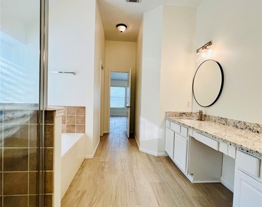 2606 Atwood Glen Lane - Photo Thumbnail 24