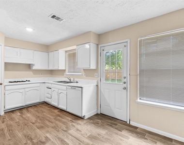 9603 Landry Boulevard - Photo Thumbnail 8