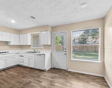 9603 Landry Boulevard - Photo Thumbnail 9