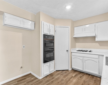 9603 Landry Boulevard - Photo Thumbnail 7