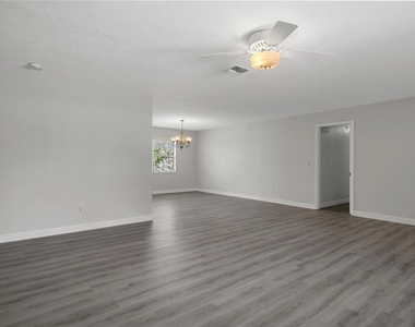 19804 Hiawatha Road - Photo Thumbnail 10