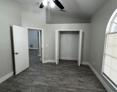 1645 17th Street Sw - Photo Thumbnail 6