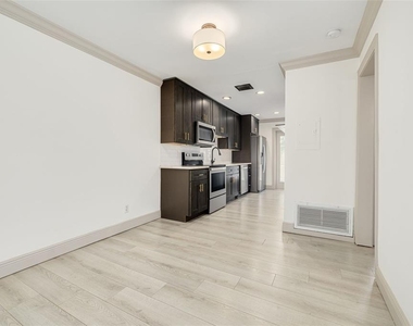 535 32nd Avenue N - Photo Thumbnail 7