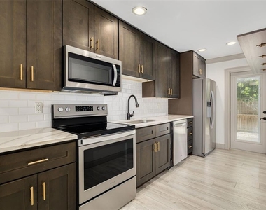 535 32nd Avenue N - Photo Thumbnail 8