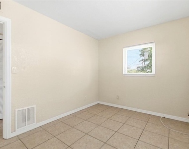 1799 Russell Street S - Photo Thumbnail 17