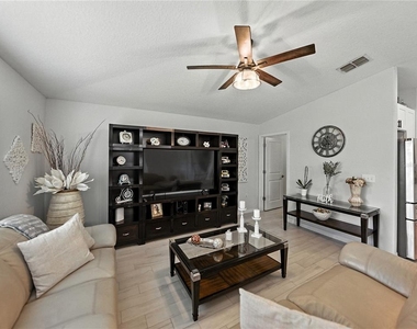 149 Cascade Bend Drive - Photo Thumbnail 13