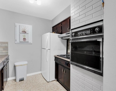 121 46th Avenue - Photo Thumbnail 10