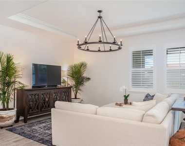 4919 Tobermory Way - Photo Thumbnail 7