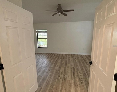 339 Pembroke Lane S - Photo Thumbnail 10