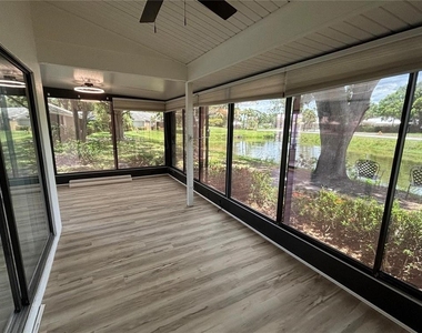 339 Pembroke Lane S - Photo Thumbnail 9