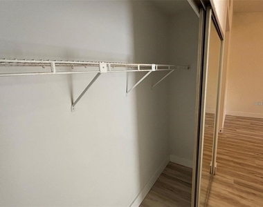339 Pembroke Lane S - Photo Thumbnail 15