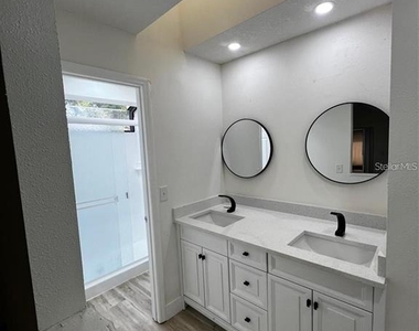 339 Pembroke Lane S - Photo Thumbnail 13