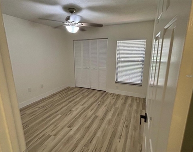 339 Pembroke Lane S - Photo Thumbnail 17