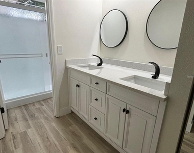 339 Pembroke Lane S - Photo Thumbnail 12