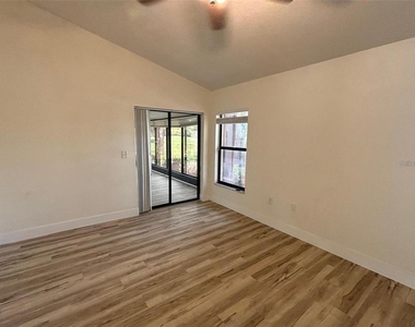 339 Pembroke Lane S - Photo Thumbnail 11