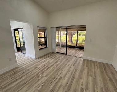 339 Pembroke Lane S - Photo Thumbnail 7