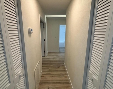 339 Pembroke Lane S - Photo Thumbnail 16