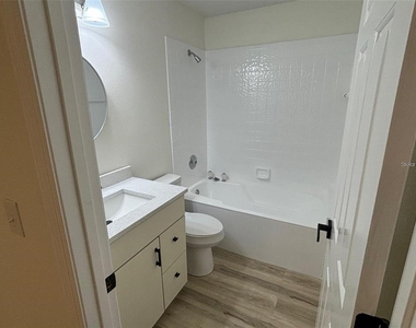 339 Pembroke Lane S - Photo Thumbnail 18