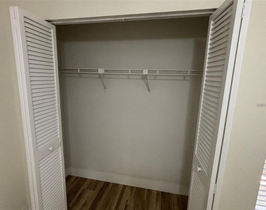339 Pembroke Lane S - Photo Thumbnail 20