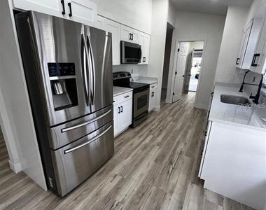 339 Pembroke Lane S - Photo Thumbnail 3
