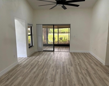 339 Pembroke Lane S - Photo Thumbnail 5