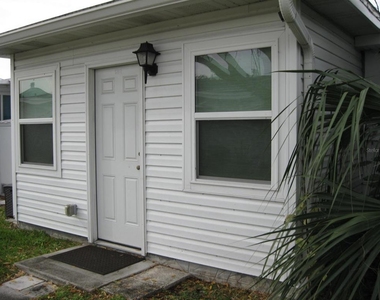 9911 Dahlia Street N - Photo Thumbnail 2