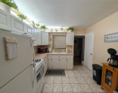 9911 Dahlia Street N - Photo Thumbnail 17