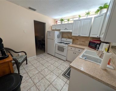 9911 Dahlia Street N - Photo Thumbnail 21
