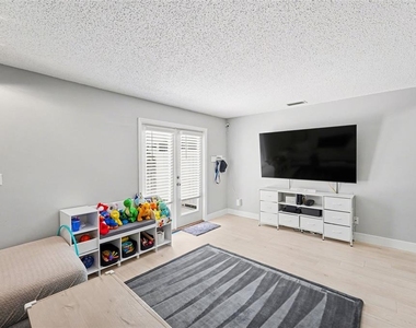 1819 Clearbrooke Drive - Photo Thumbnail 5