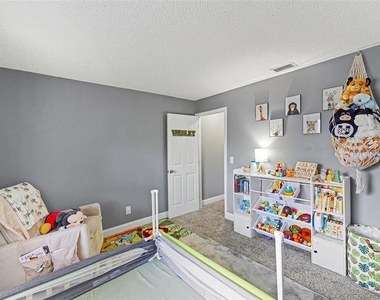 1819 Clearbrooke Drive - Photo Thumbnail 7