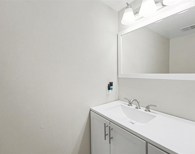 1819 Clearbrooke Drive - Photo Thumbnail 2