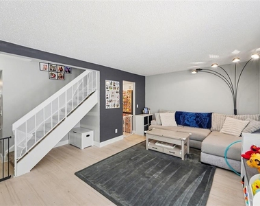 1819 Clearbrooke Drive - Photo Thumbnail 4
