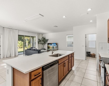 5277 Royal Point Avenue - Photo Thumbnail 18