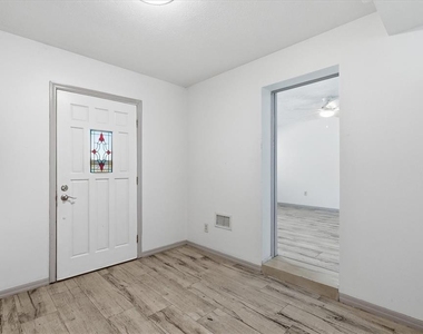 2270 Se 34th Street - Photo Thumbnail 2