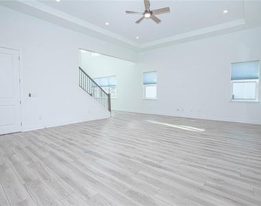 12034 Sprite Lane - Photo Thumbnail 8