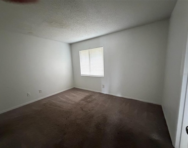 2714 Adela Avenue - Photo Thumbnail 5