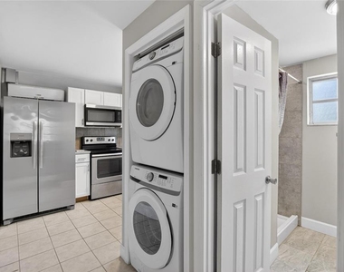 3301 W Woodlawn Avenue - Photo Thumbnail 15