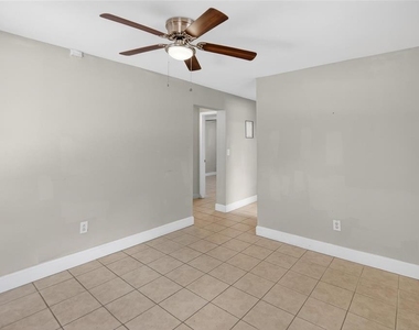 3301 W Woodlawn Avenue - Photo Thumbnail 4