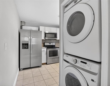 3301 W Woodlawn Avenue - Photo Thumbnail 16