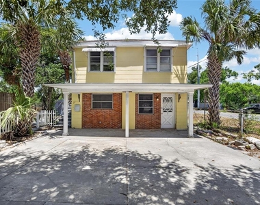 3301 W Woodlawn Avenue - Photo Thumbnail 1