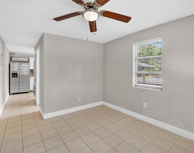 3301 W Woodlawn Avenue - Photo Thumbnail 3