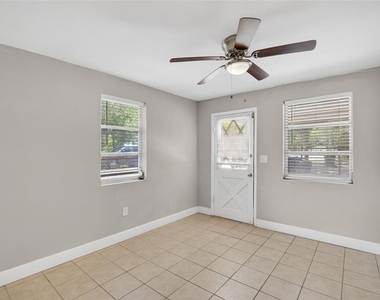 3301 W Woodlawn Avenue - Photo Thumbnail 6