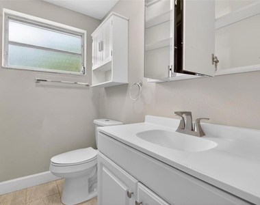 3301 W Woodlawn Avenue - Photo Thumbnail 19