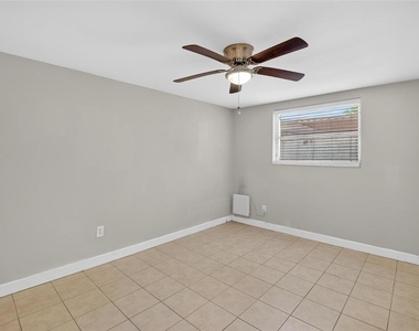 3301 W Woodlawn Avenue - Photo Thumbnail 11