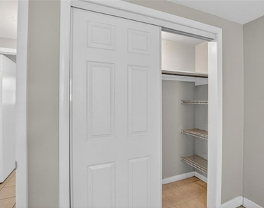 3301 W Woodlawn Avenue - Photo Thumbnail 14