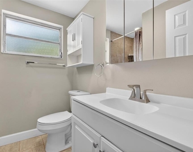 3301 W Woodlawn Avenue - Photo Thumbnail 20