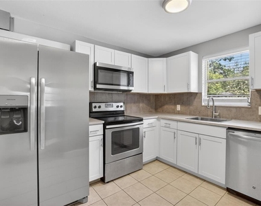 3301 W Woodlawn Avenue - Photo Thumbnail 22