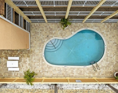 3575 Gulf Boulevard - Photo Thumbnail 2