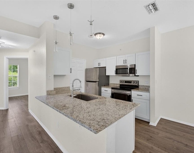 5467 Vineland Road - Photo Thumbnail 11